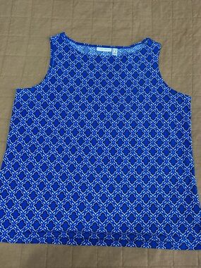 Susan Graver Blue and White Geometric Print Top